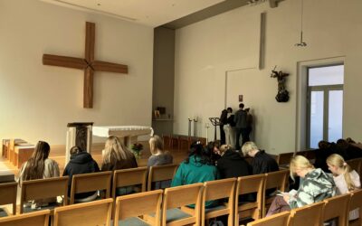 Kirchenraum und Erinnerung: Besuch der katholischen Kirche St. Michael Leer